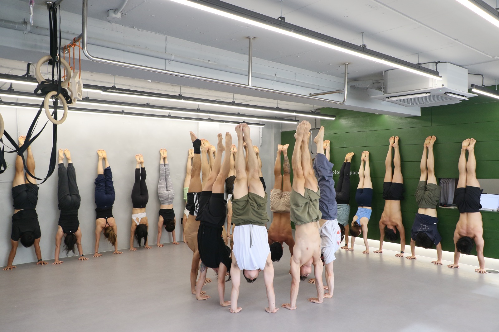 따로 또 같이 — 움직임의 연결, Solongospace 🌈